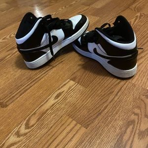 Nike air Jordan’s youth size 6